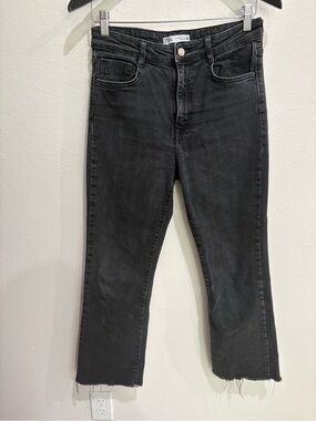 Zara High-Waisted Washed Black Straight Ankle Jeans Frayed/Raw Hem Size 6